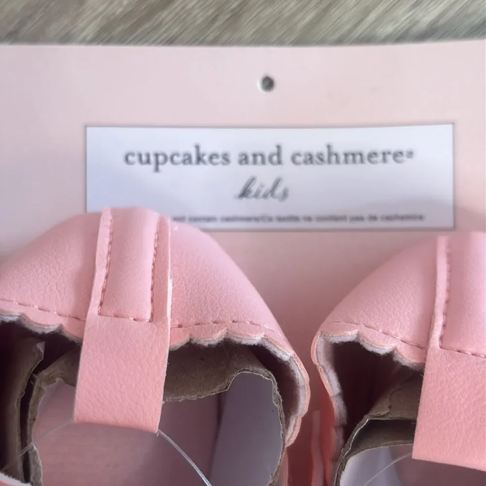 Cupcakes and Cashmere NWT pink/white heart baby girl booties